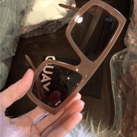NEW! Rare Quay Get in Line Oversized caramel Sunglasses